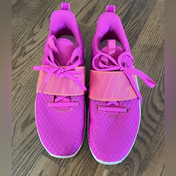 Nike Renew In-Season AR4543 603 Pink Trainers - Picture 1 of 6